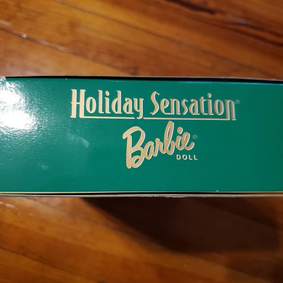 Holiday Sensation Barbie 1998 Hallmark Exclusive Holiday Homecoming Series - Picture 4 of 5